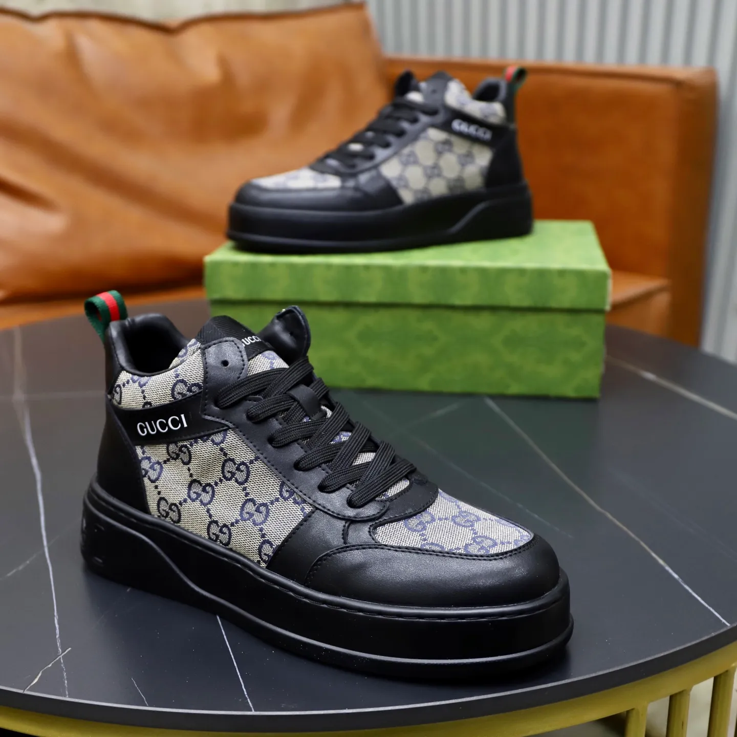 Ex-factory price: 442💰🙅‍♂️🙅‍♂️🙅‍♂️ Brand: GUCCI Standard code: 38-44 (45 customized) Grade: Same as the official website Material: Original cowhide material spliced with brand cloth Comfortable and breathable lining Lightweight and wear-resistant sports outsole Style category: Men's fashionable casual shoes Running sports shoes Distinguished luxury brand elements Top luxury color: actual picture color